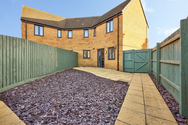 103, Manor Drive, Peterborough photo 4
