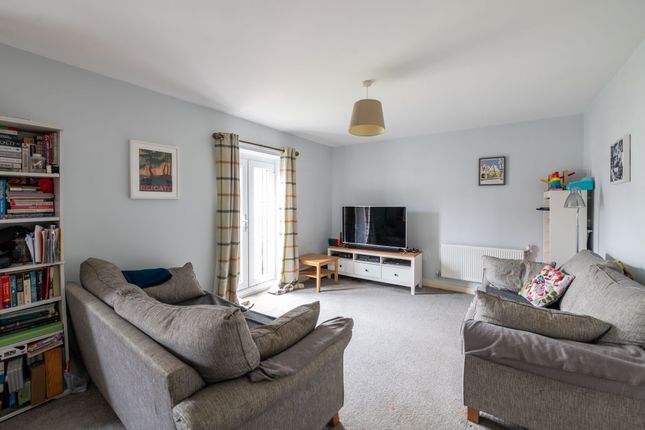 8 Field Oaks Way, Redhill photo 3
