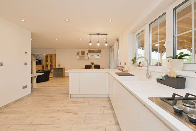 13, Brittons Drive, Northamptonshire photo 5