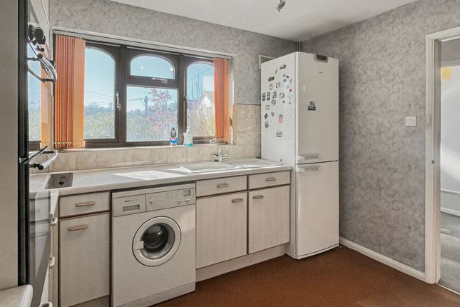 29, Sunnybank, Widmer End photo 2