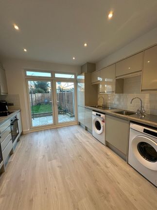 Thumbnail Room to rent in Willow Road, Enfield