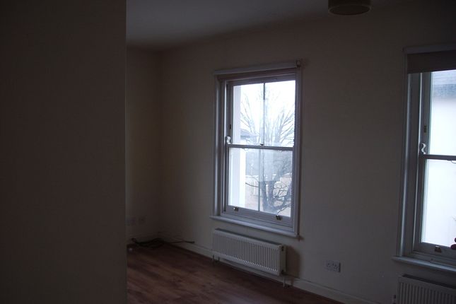 Flat G , 5-7 Lansdown Square, Gravesend photo 4