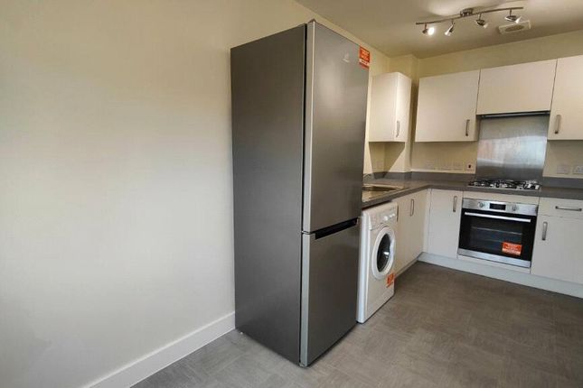 29, Manor Park Drive, West Yorkshire photo 2