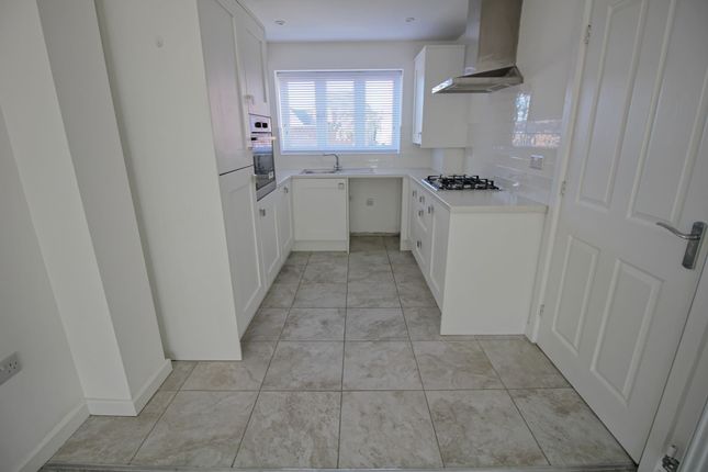 10 Bradshaw Close, Northampton photo 3