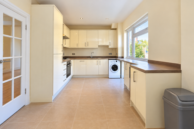 91 Bridgwater Road, Ruislip photo 2