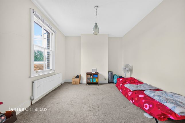 Longley Road, London photo 4