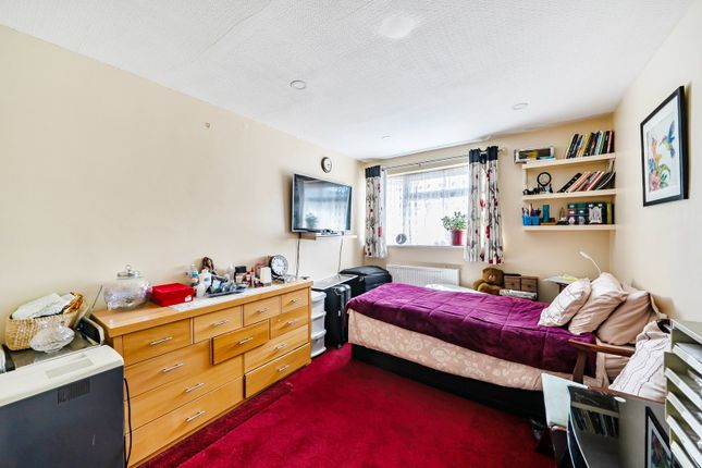 8, Stamford Close, Harrow photo 4