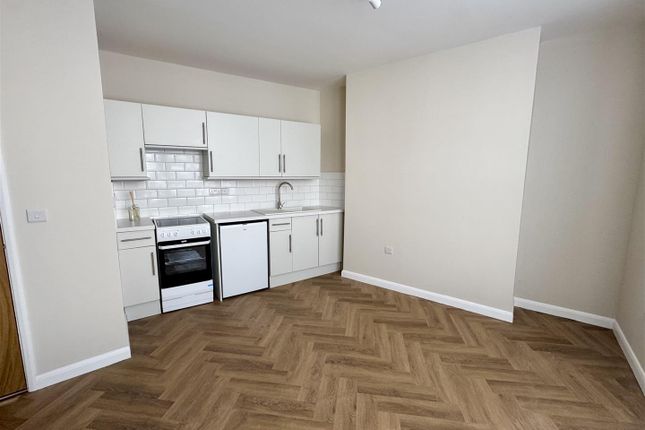 Flat 2, 23, New Queen Street, Scarborough photo 3