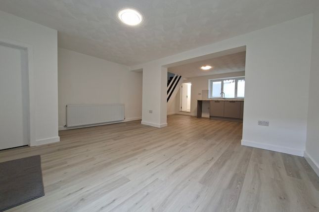 51, Brookhill Road, London photo 3