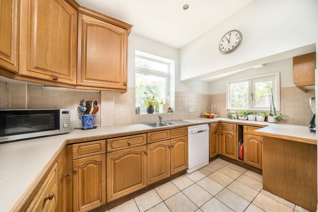 29, Hillcote Avenue, London photo 4