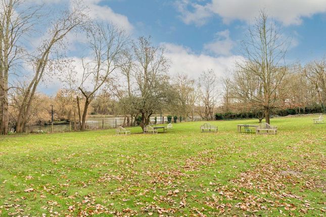 Flat for sale in Cambridge Park, Twickenham