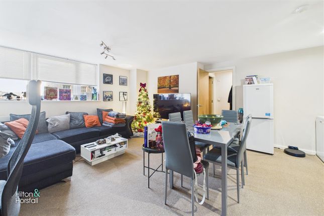 6 Ashworth House photo 2
