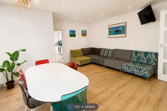 Colchester Road, London photo 3