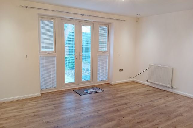 Terraced house to rent in Goldstraw Lane, Fernwood, Newark