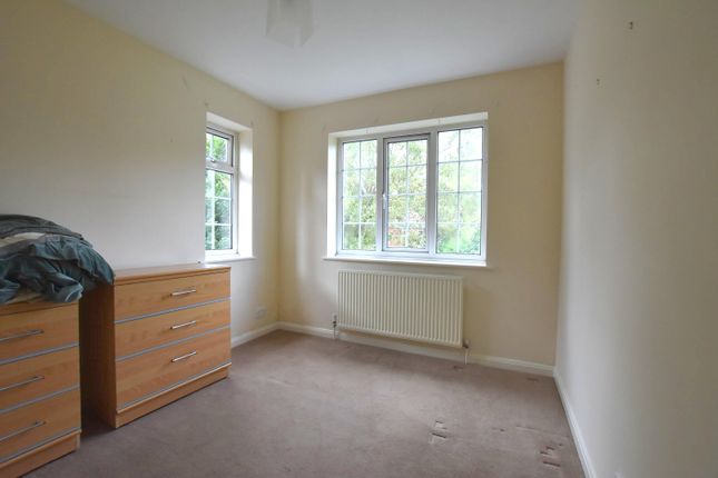 Maisonette to rent in Belmont Close, Cockfosters