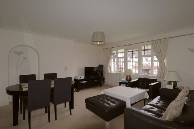 22 Thanet Court, Queens Drive, West Acton photo 2