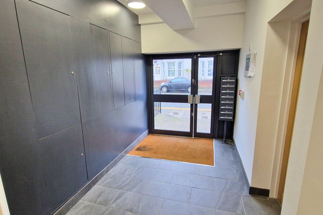 Flat 7, 26-28 Mary Street, Porthcawl, CF36 3YA photo 4