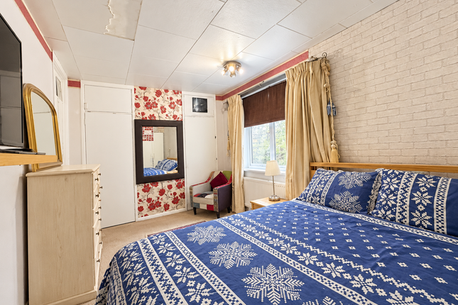 Norwood Close, Southall photo 4