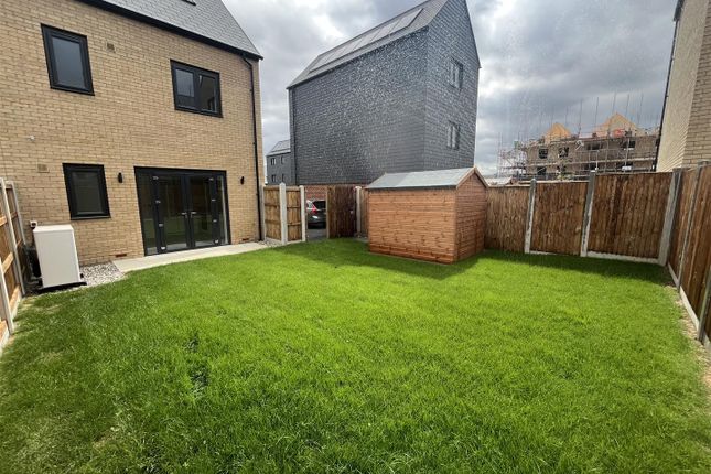 81, Joseph Ward Close, Chelmsford photo 2