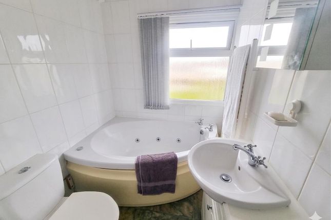 47, Broadsands Drive, Gosport photo 2