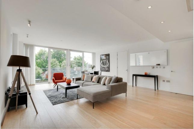 Thumbnail Flat to rent in Hirst Court, 20 Gatliff Road, London