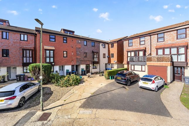 15, Buttermere Close, MORDEN photo 2
