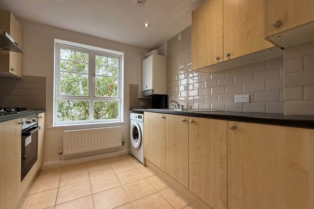 326, Greenhaven Drive, London photo 3