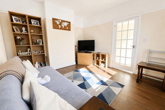 70, Gosport Road, Lee-On-The-Solent photo 3