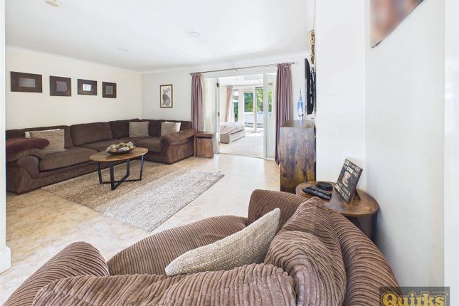 242, Southend Road, Wickford photo 2