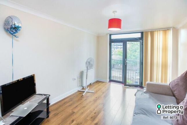 Flat to rent in Maltings Close, London, Greater London
