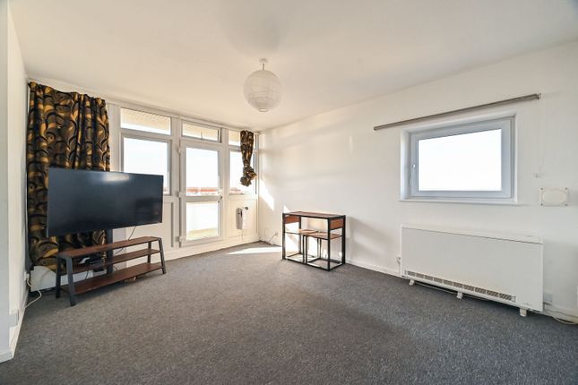 Westland House, E16, Gallions Reach photo 4