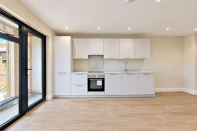 Flat 1A, 159 Turners Hill, Cheshunt photo 2