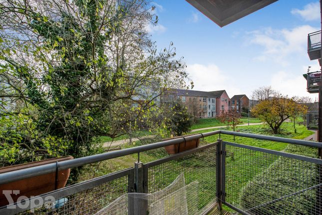 9, Cloud Close, Dartford photo 2