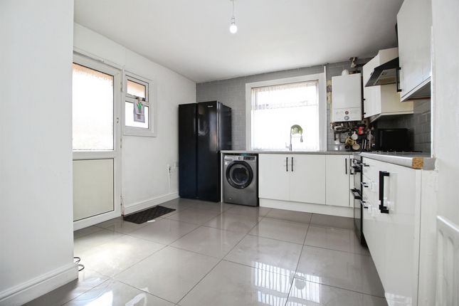 52, Ganners Road, Leeds photo 4