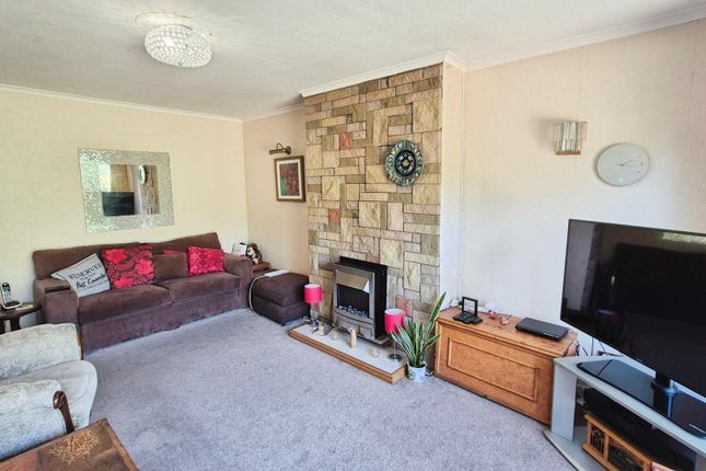 4, Larkspur Avenue, Burntwood photo 2