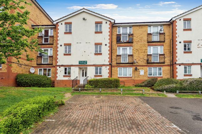 Thumbnail Flat for sale in Dunstable Road, Luton, Bedfordshire