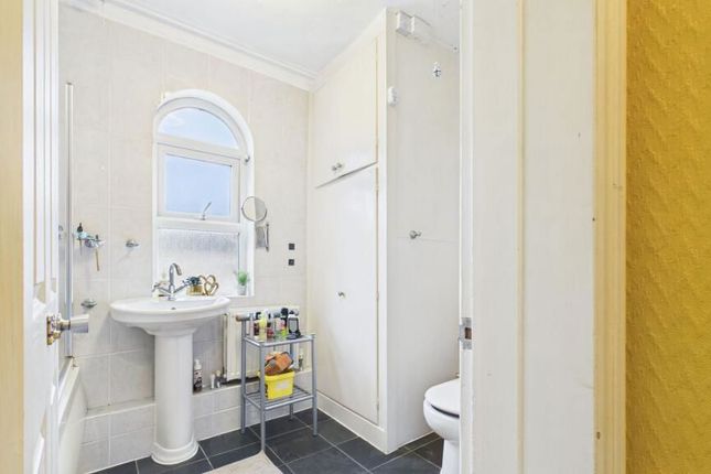 75, Carholme Road, Lincoln photo 3