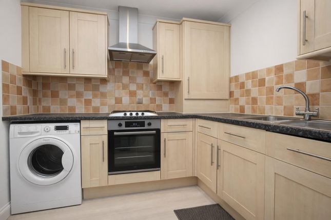 Flat E, Nuland Court, 50-52, Drayton Road, Borehamwood photo 2
