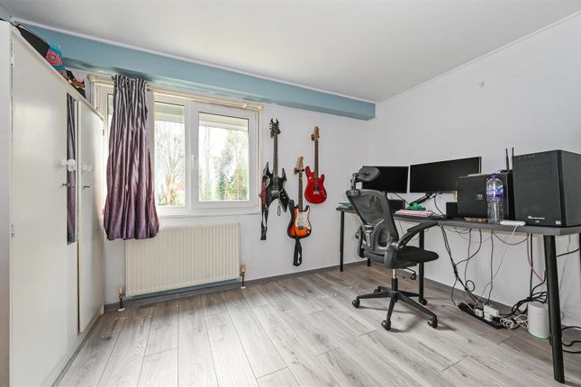 Property for sale in Pilgrims Way, Andover