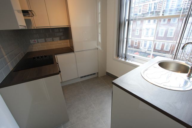 Flat to rent in Stourcliffe Street, London