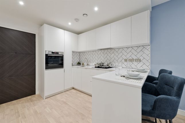 Flat 3, Arber House, Greenleaf Walk, London photo 4