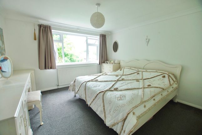 Flat for sale in Marshall Parade, Coldharbour Road, Woking