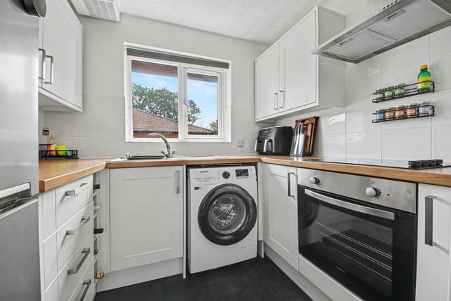 35 Barrow Down Gardens, Southampton photo 3