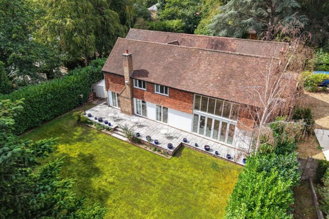 The Lodge, 9, Brackenhill, Surrey photo 4