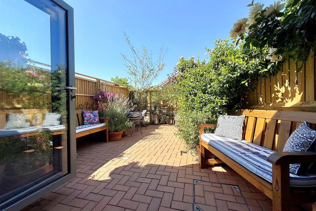 54, Rosemary Gardens, Fareham photo 2