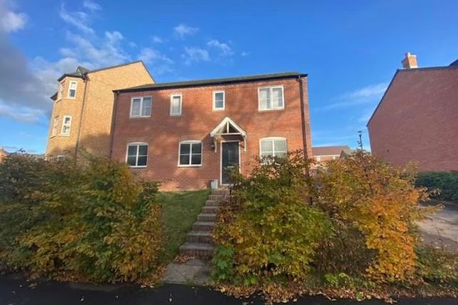2-bed flat on 74 Ferridays Fields, Telford, £110,000