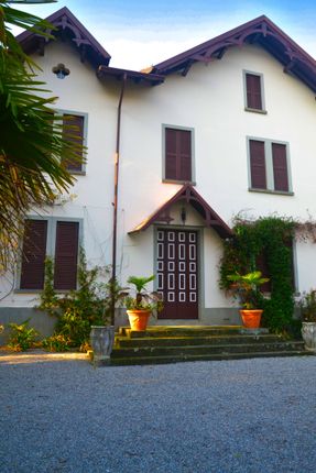 Villa for sale in Via Sarnico, Tavernola Bergamasca, Bergamo, Lombardy, Italy
