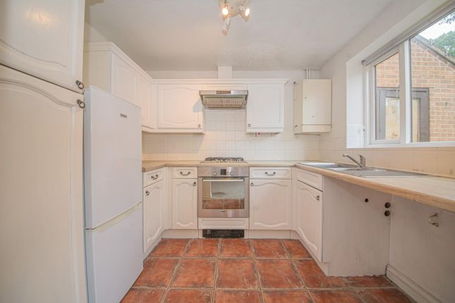 31, Epsom Close, Eastleigh photo 3