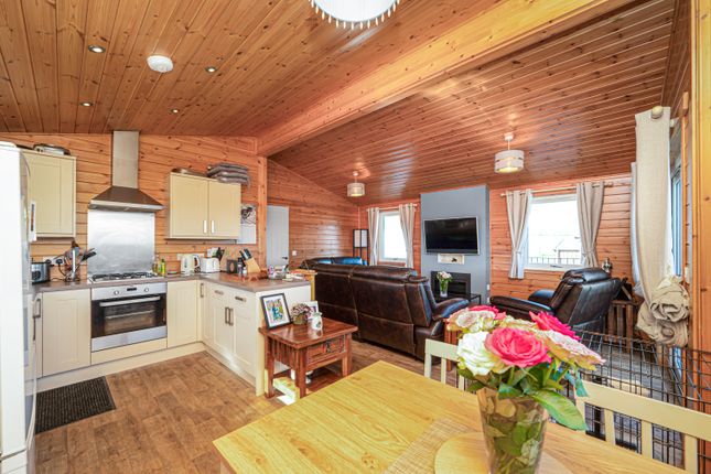 3-bed house on 20, Loch Leven Lodges, Kinross, £150,000