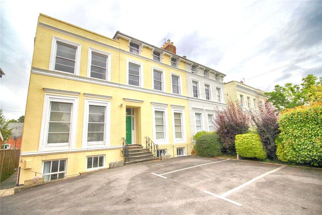 Flat to rent in Old Bath Road, Cheltenham, Gloucestershire